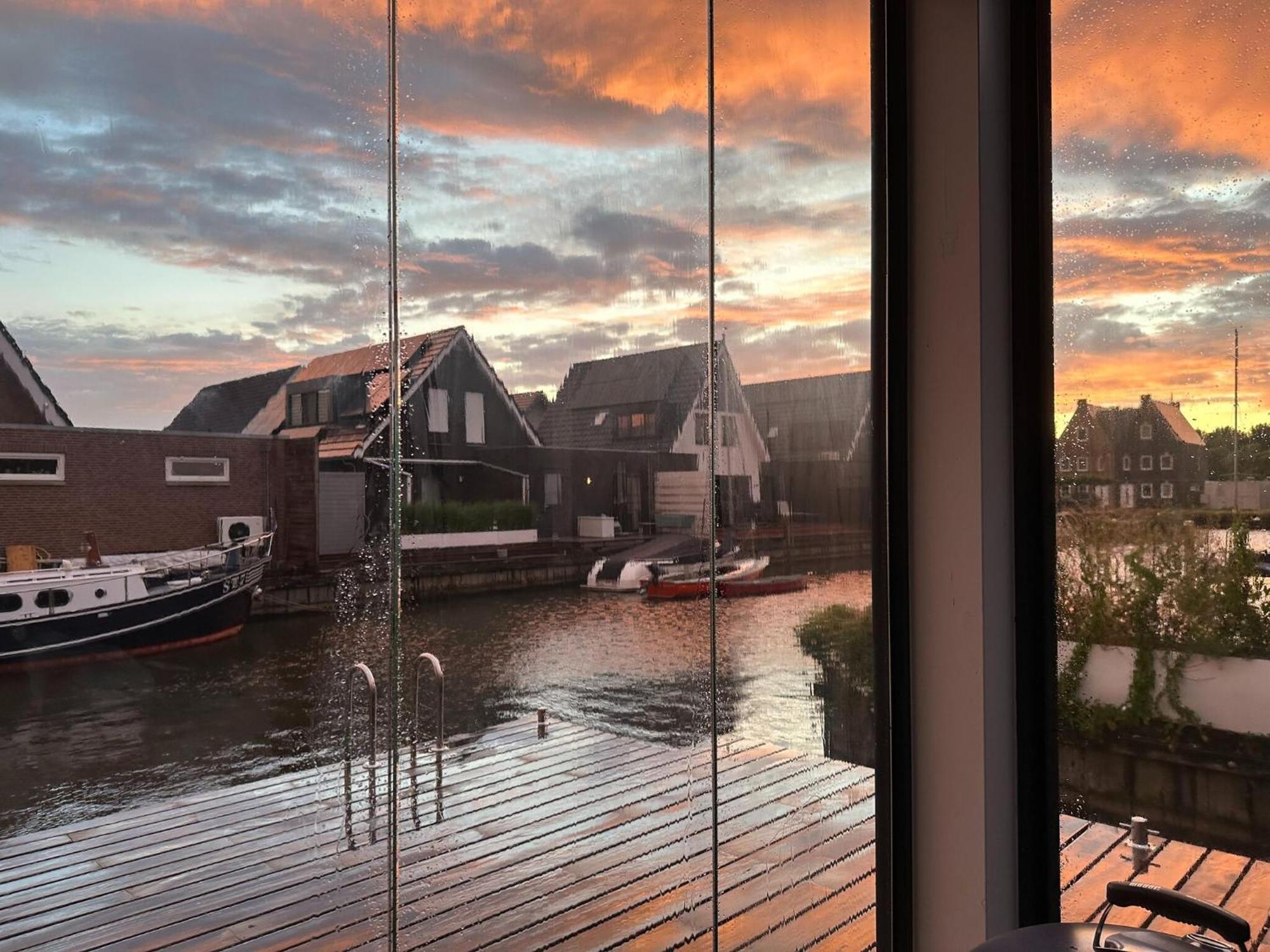 Peaceful Villa On The Water In Stavoren Exterior photo